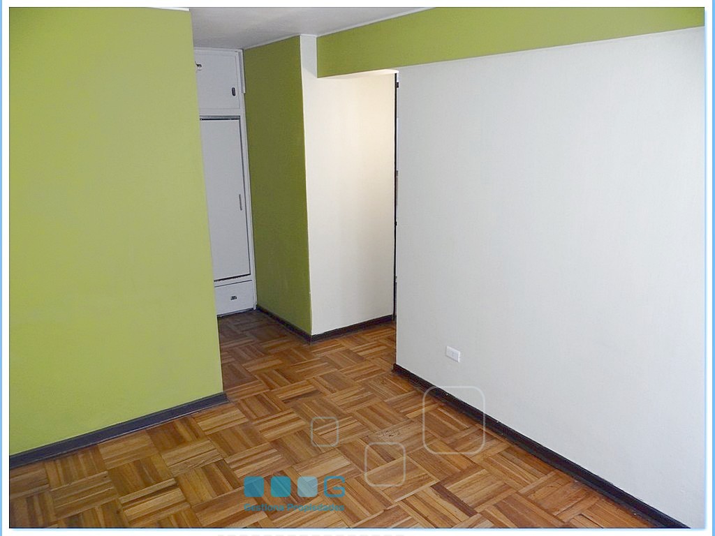P5840 - P5840-02.jpg