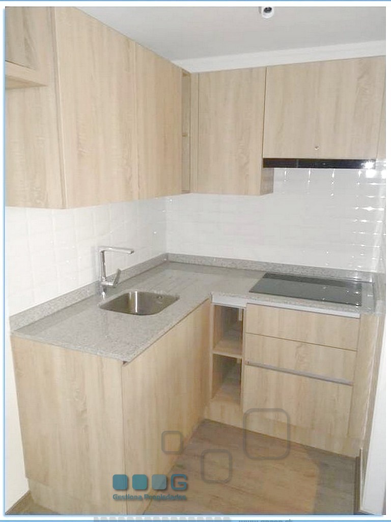 P5886 - P5886-05.jpg