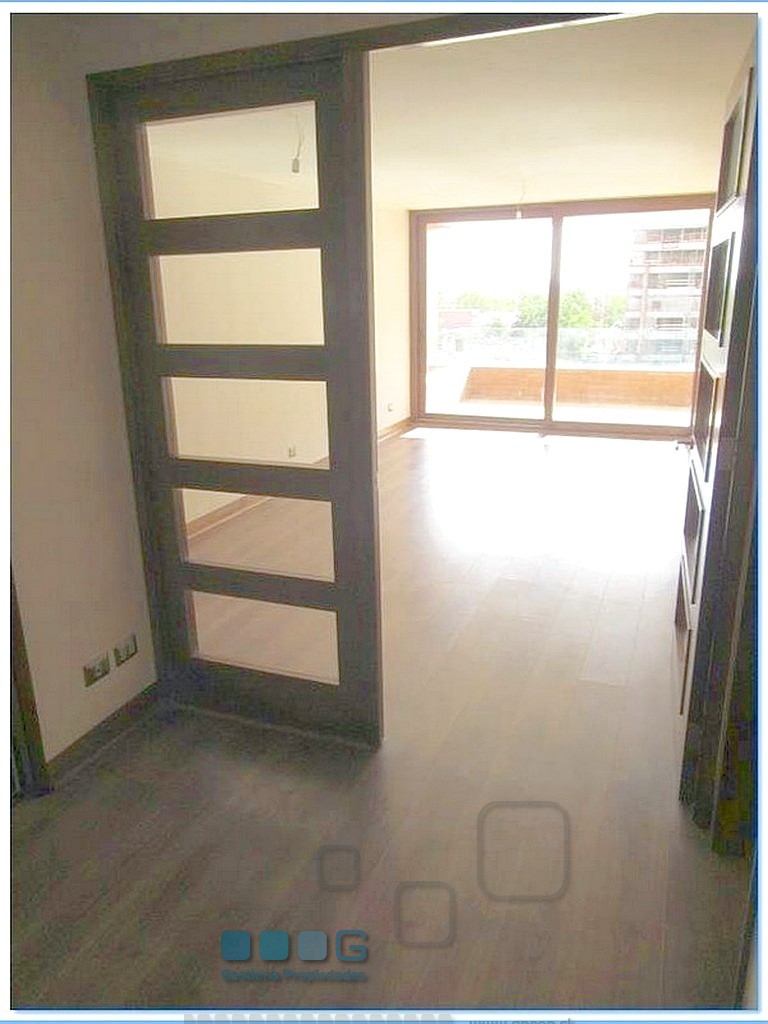 P5887 - P5887-02.jpg