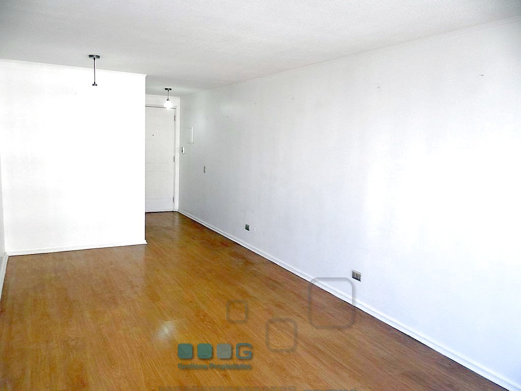 P5889 - P5889-03.jpg