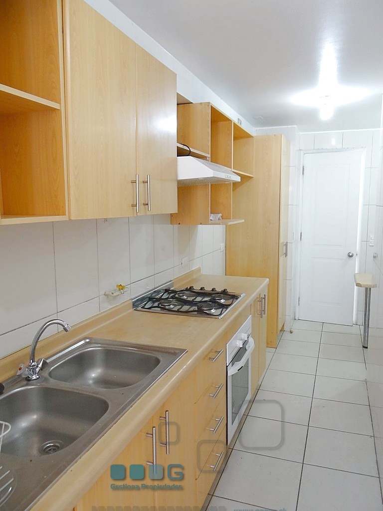 P5889 - P5889-06.jpg