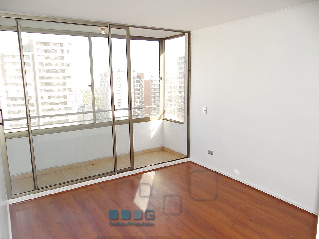 P5889 - P5889-08.jpg