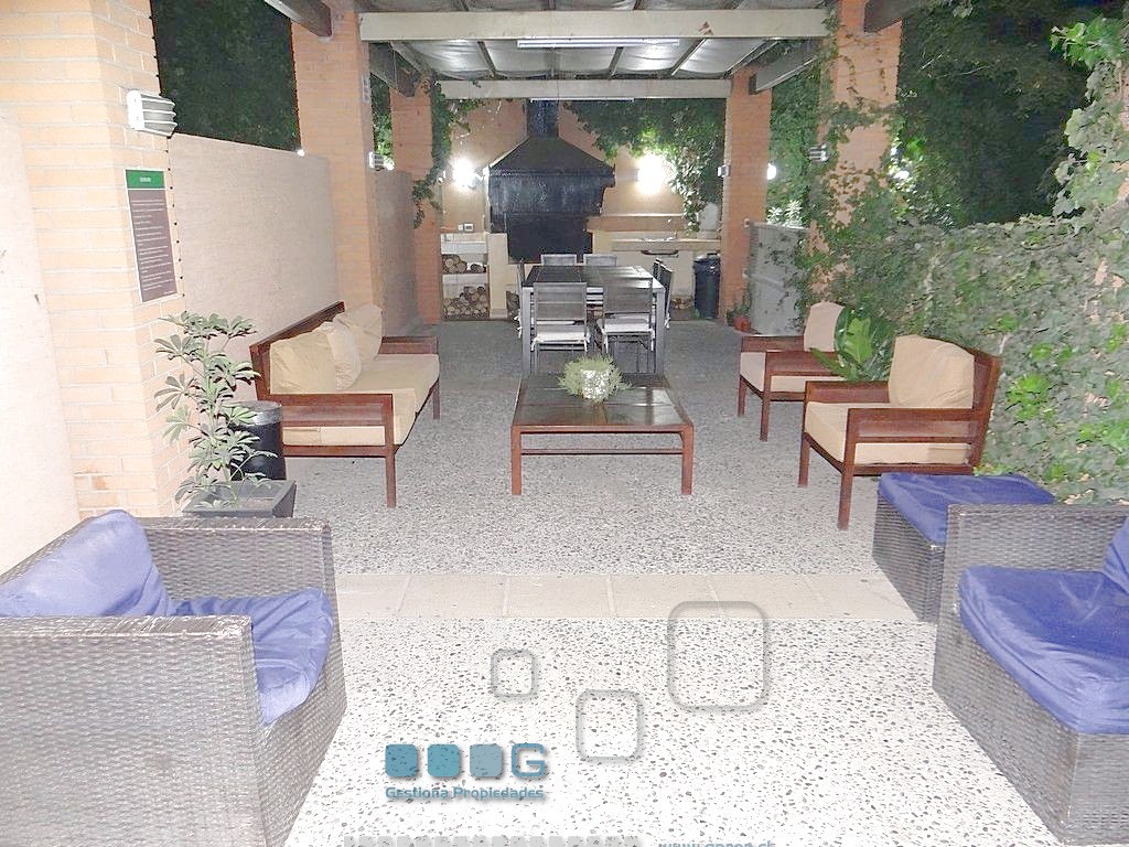 P5889 - P5889-28.jpg