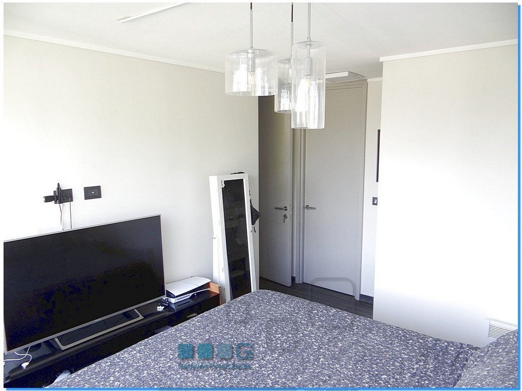 P5892 - P5892-11.jpg