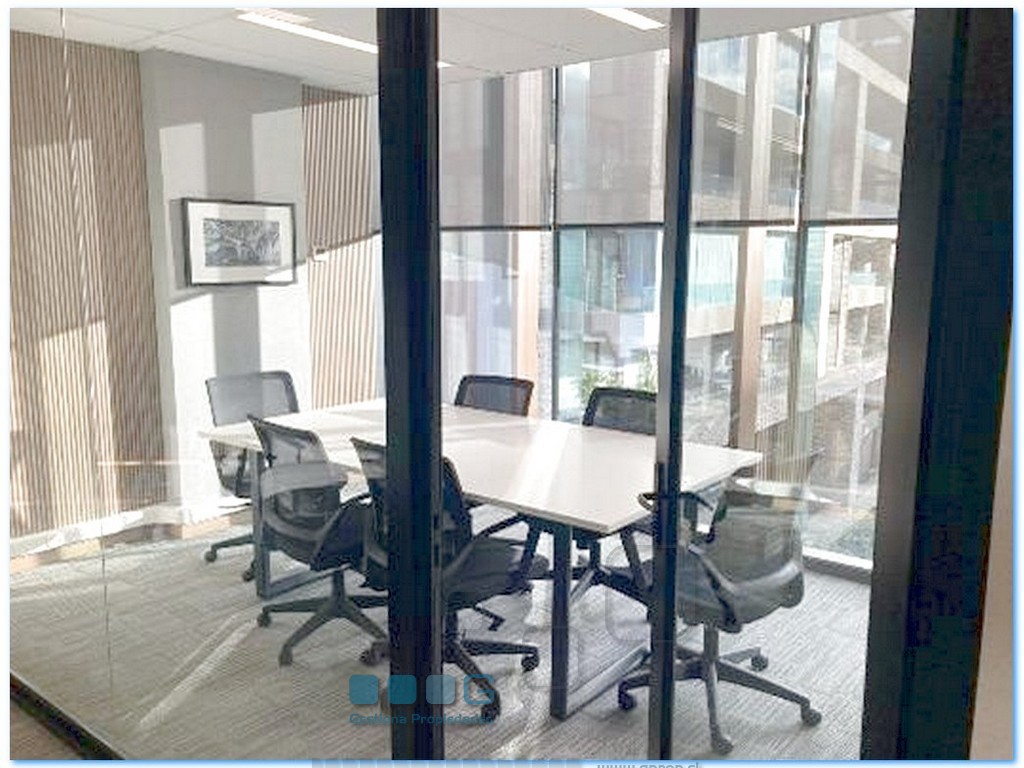 P5895 - P5895-04.jpg