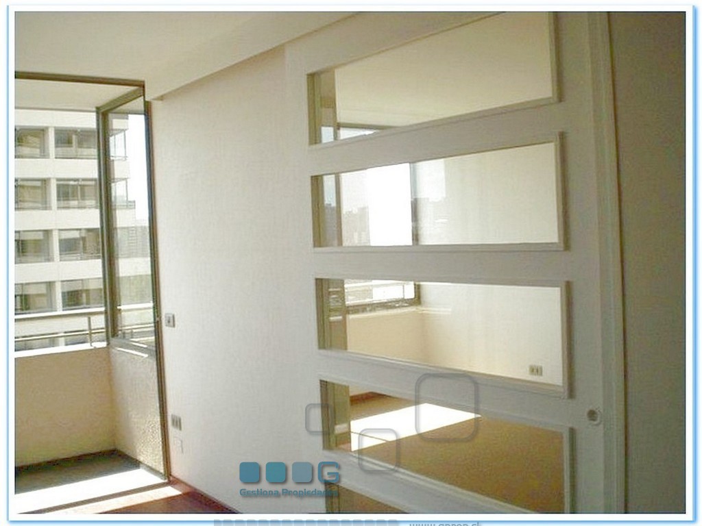 P5896 - P5896-03.jpg