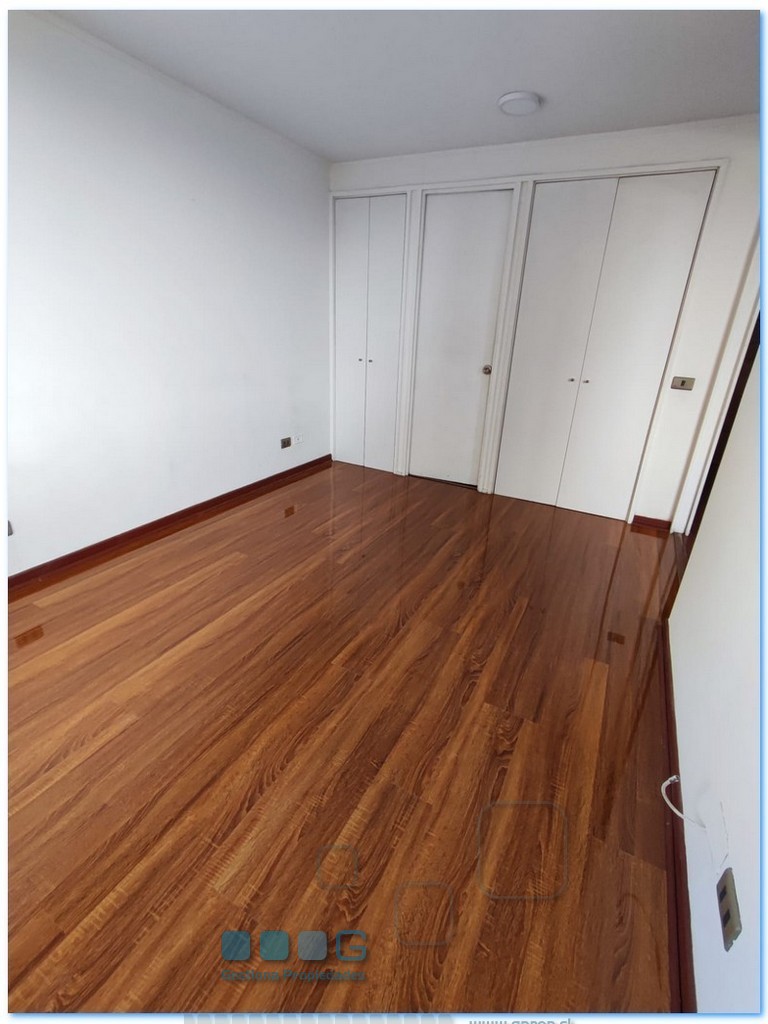 P5896 - P5896-05.jpg