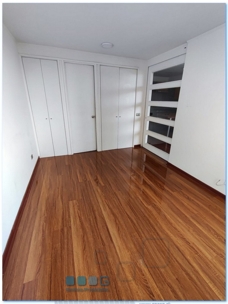 P5896 - P5896-06.jpg