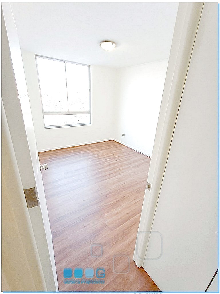 P5935 - P5935-04.jpg