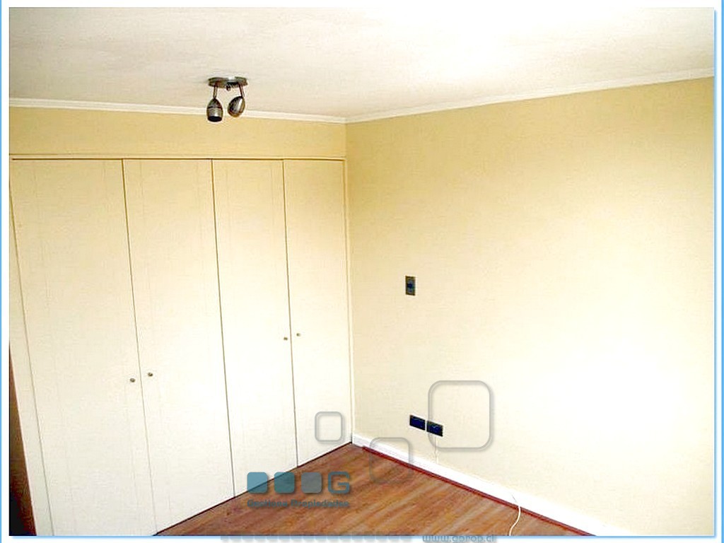 P5940 - P5940-06.jpg