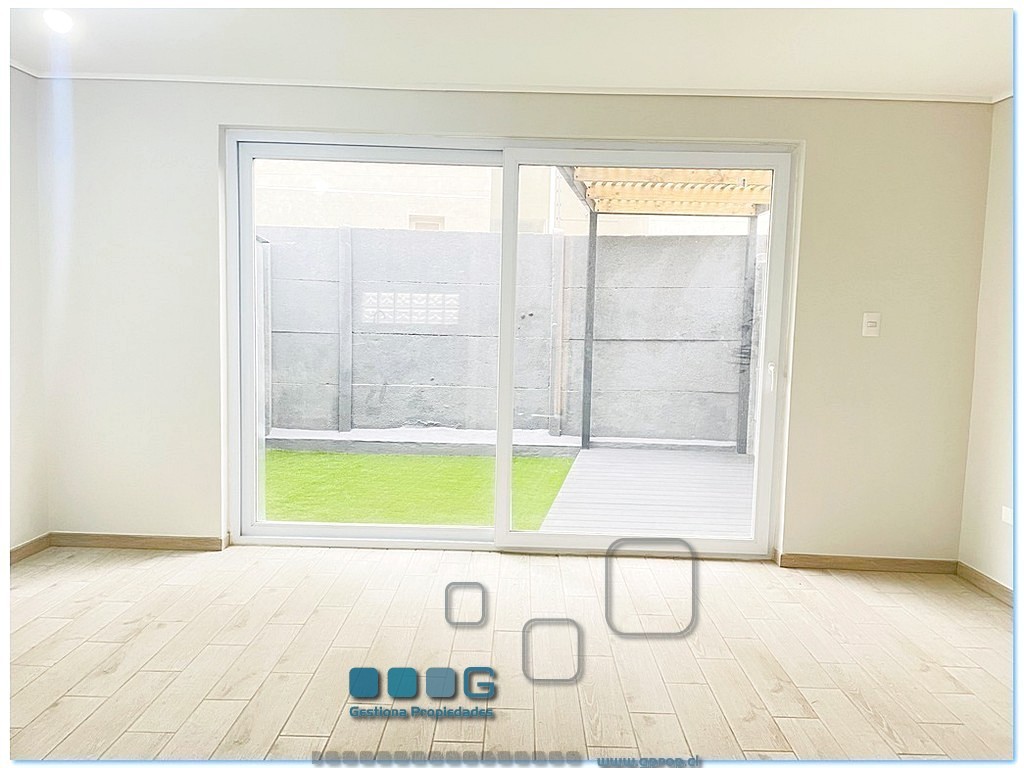 P5945 - P5945-06.jpg